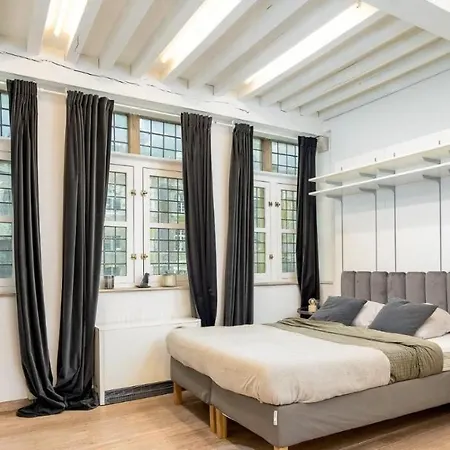 1597 Medieval Modern House خنت