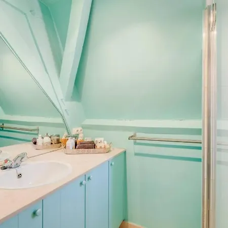 1597 Medieval Modern House بيت للعطل خنت