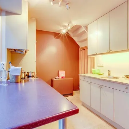 1597 Medieval Modern House بيت للعطل خنت